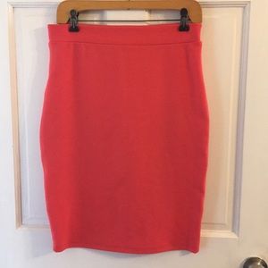 Stretch form fitting pencil skirt size M